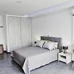 Zoes Apartment